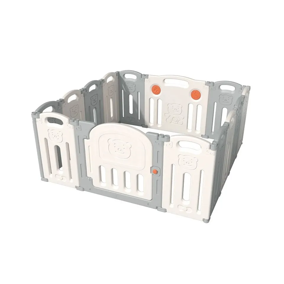 Chaqaloqlar uchun katta o'yin maydonchasi